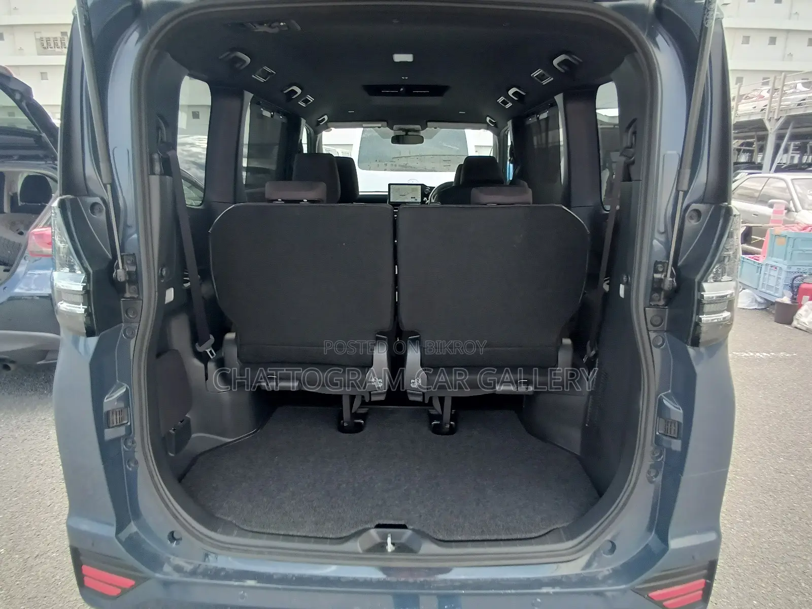 Toyota Voxy 2023