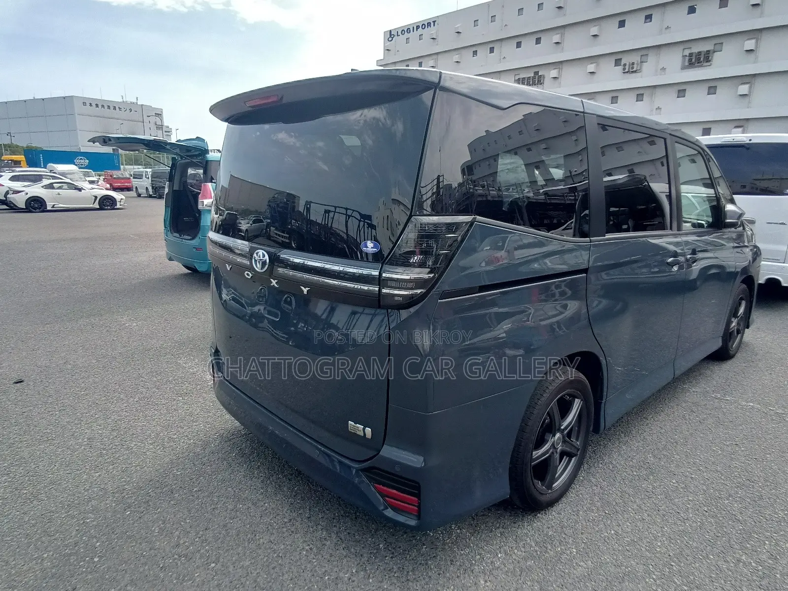 Toyota Voxy 2023