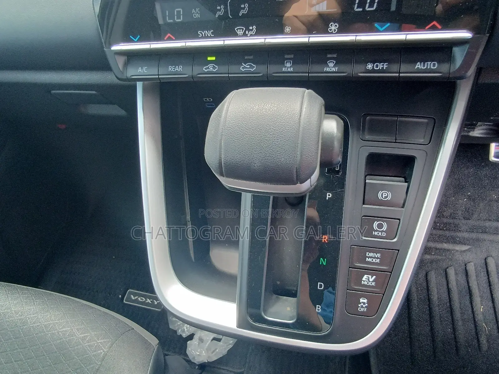 Toyota Voxy 2023