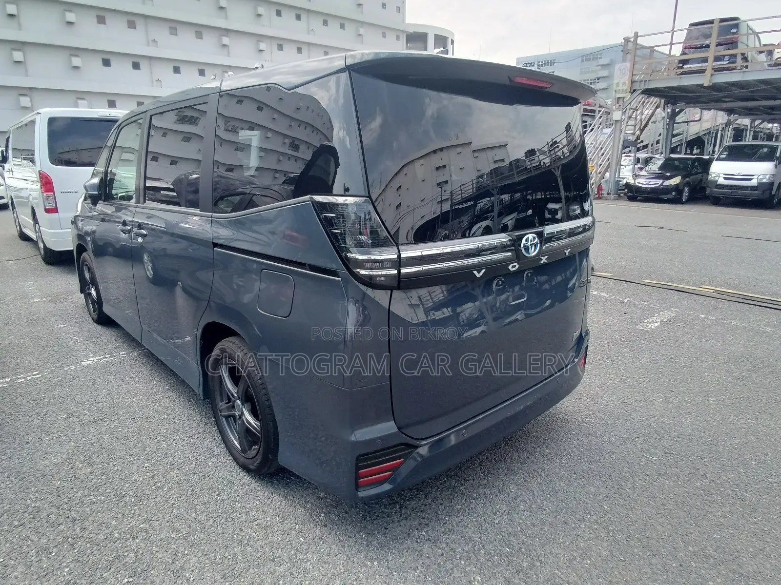 Toyota Voxy 2023