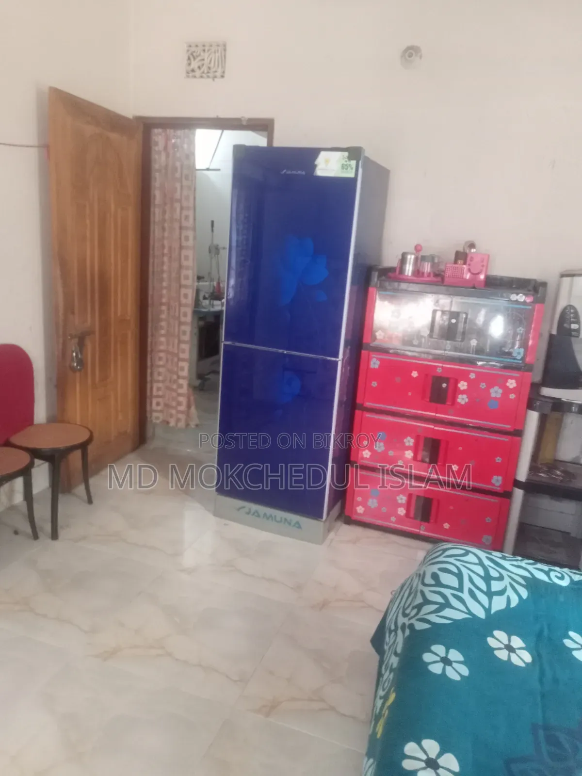 এই ফ্রিজটি বিক্রি করব।