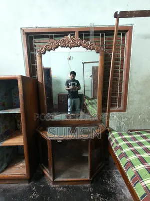 কাঠের ড্রেসিং টেবিল
