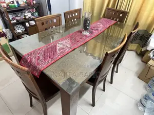 ডাইনিং টেবিল