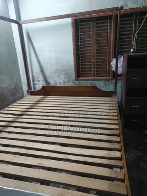 মজবুত কাঠের খাট
