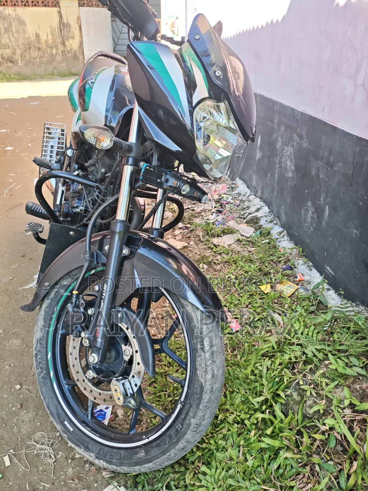 বাজাজ ডিসকাভার ১২৫ ২০২৩ গ্রিন