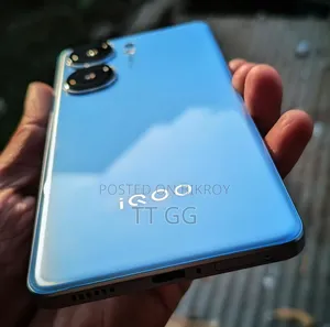 আইকিউওও ২৫৬ জিবি ব্লু