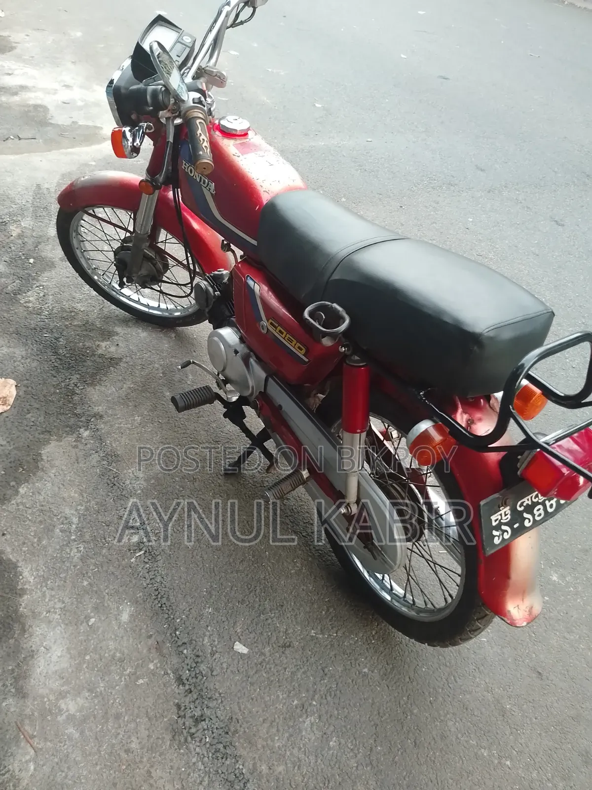 হোন্ডা ১৯৯৯ লাল