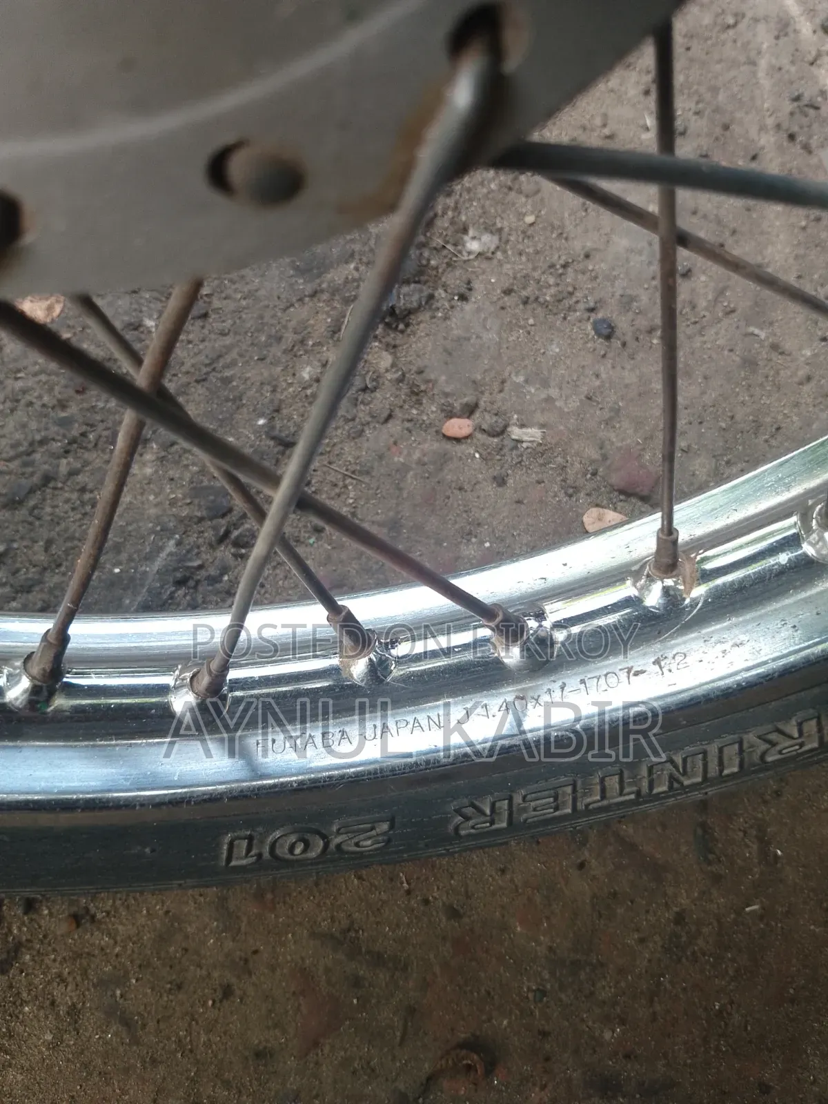 হোন্ডা ১৯৯৯ লাল