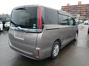 Toyota Noah 1.8 Front-Wheel Drive Hybrid (7-seater) 2021 Brown