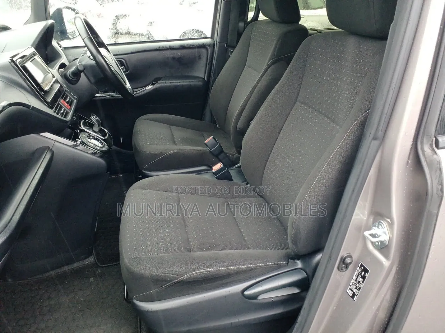 Toyota Noah 1.8 Front-Wheel Drive Hybrid (7-seater) 2021 Brown