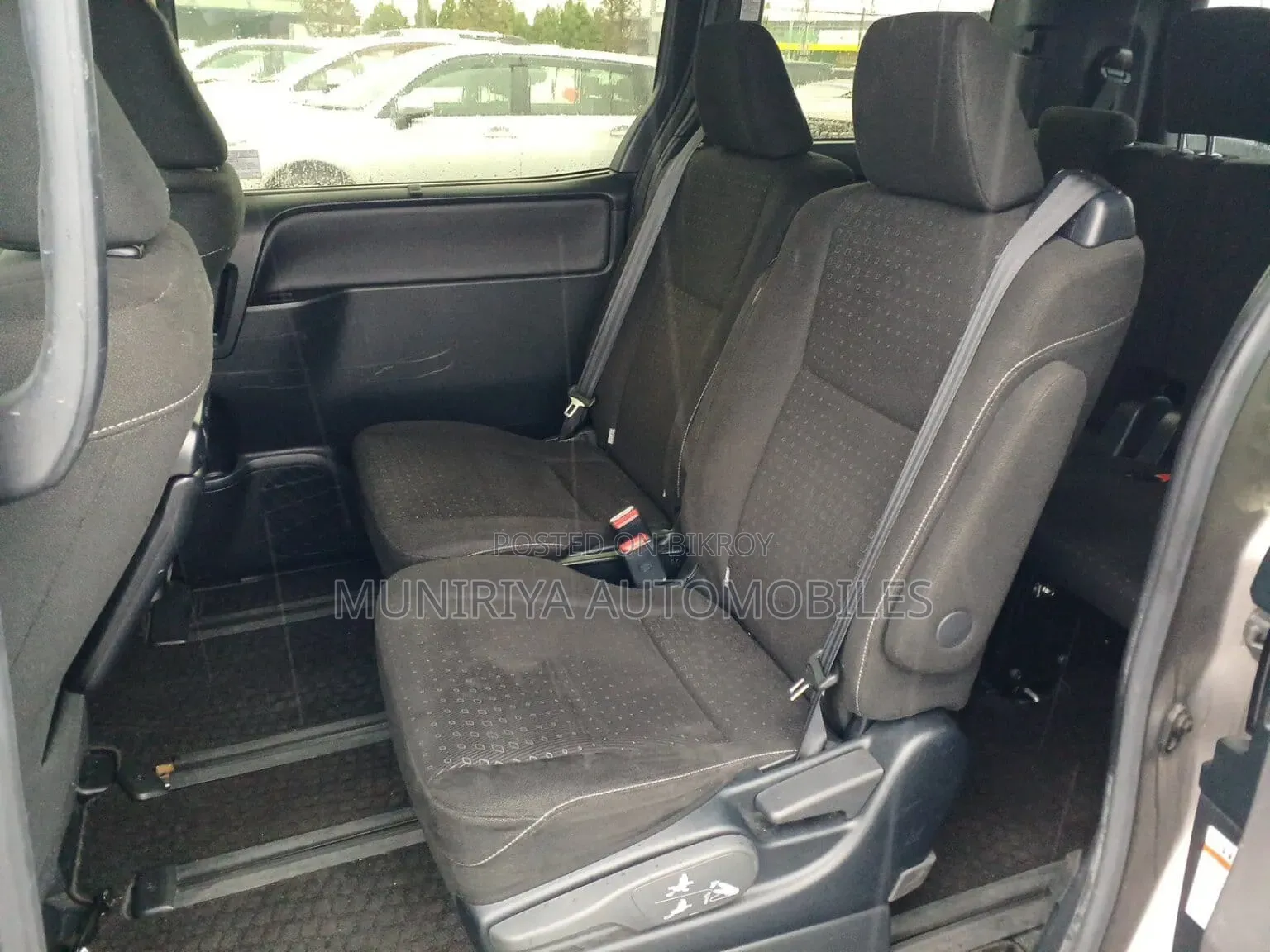 Toyota Noah 1.8 Front-Wheel Drive Hybrid (7-seater) 2021 Brown