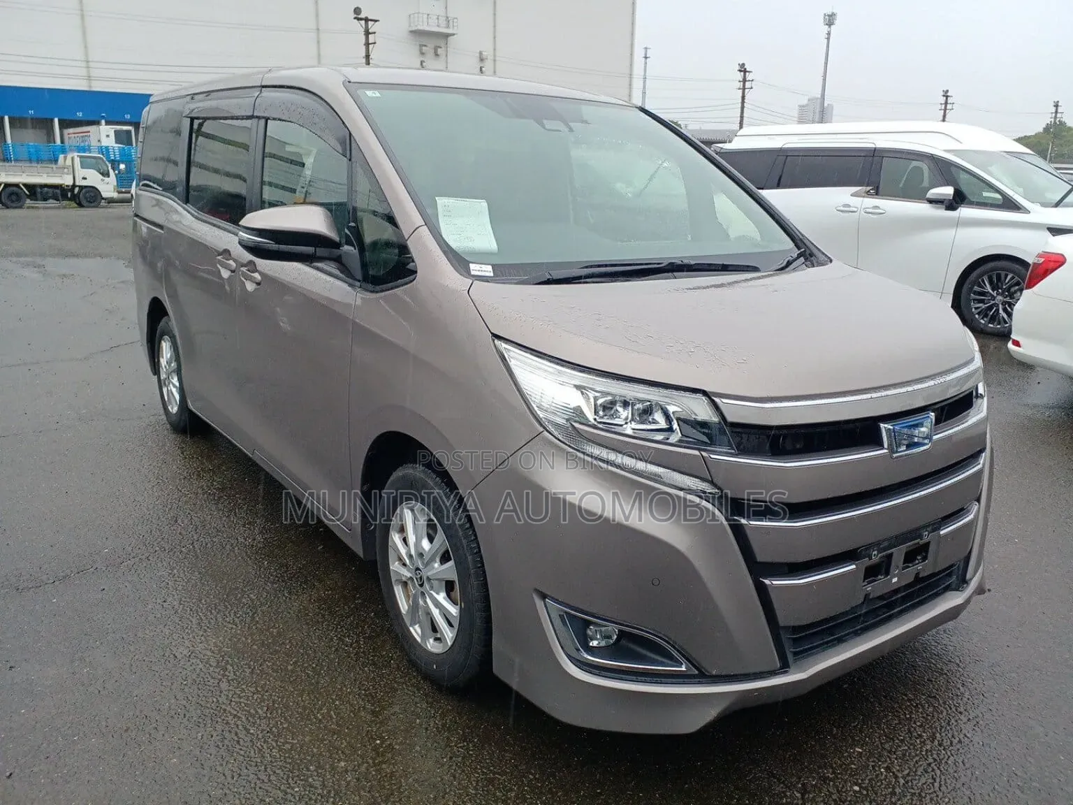 Toyota Noah 1.8 Front-Wheel Drive Hybrid (7-seater) 2021 Brown