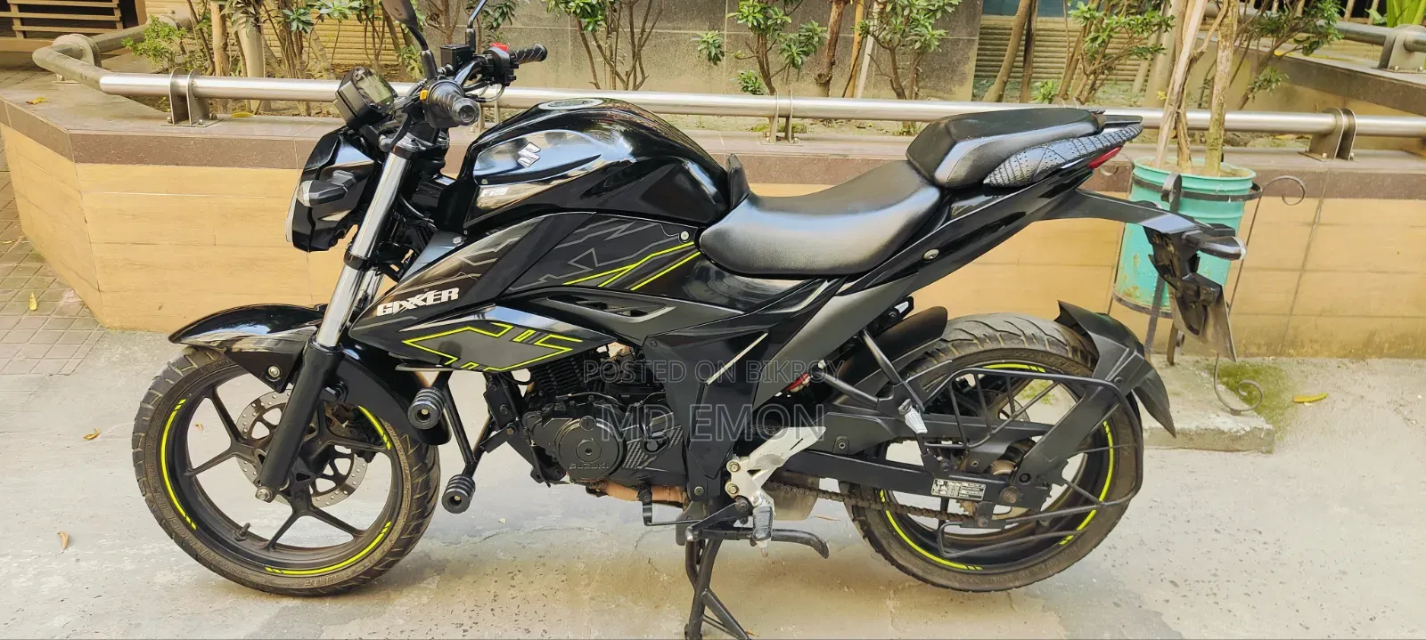 সুজুকি গিক্সার ২০২৩ কালো