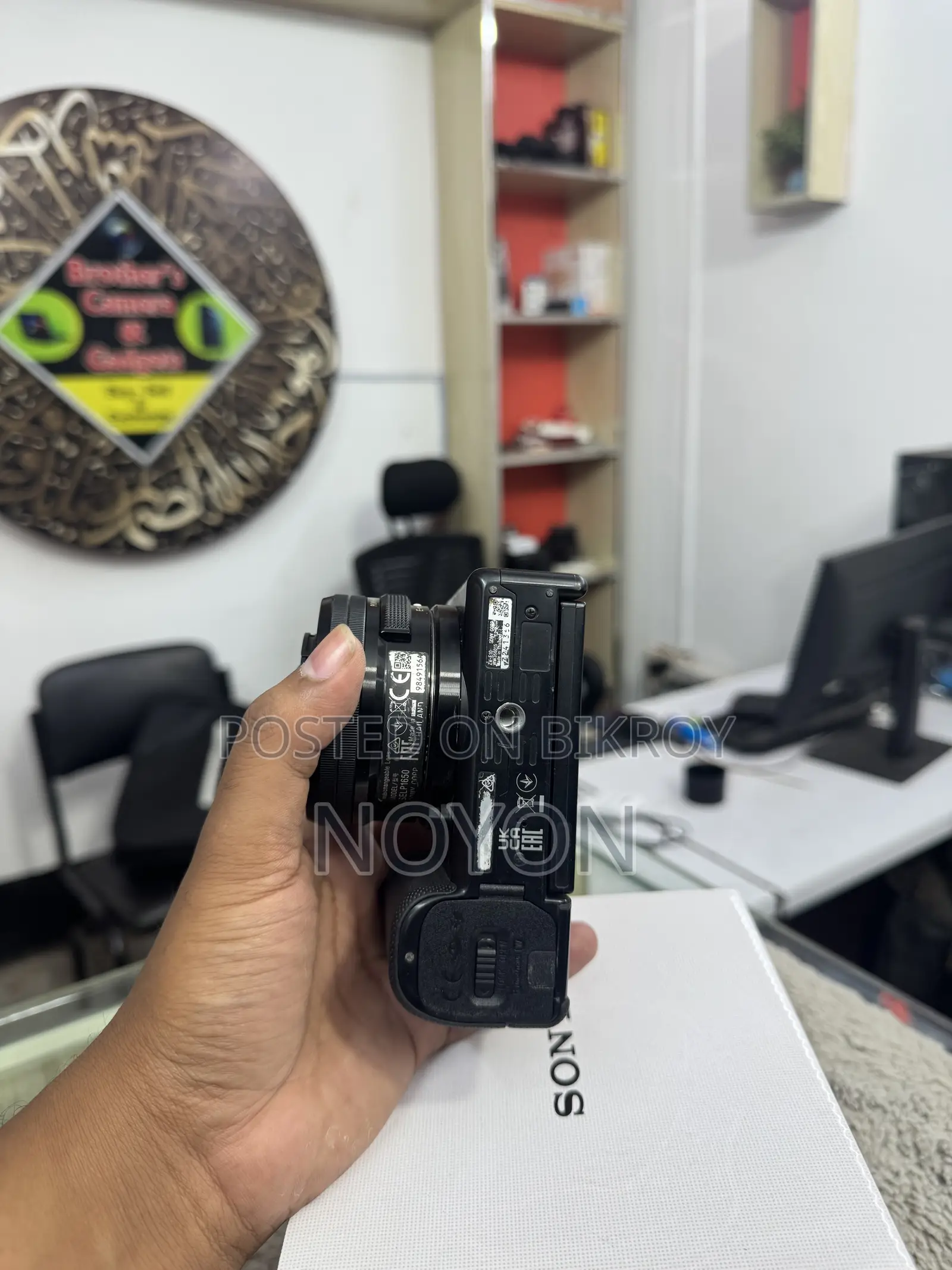 Sony ZV-E10 Super Fresh Body With Kit Lens