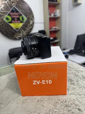 Sony ZV-E10 Super Fresh Body With Kit Lens
