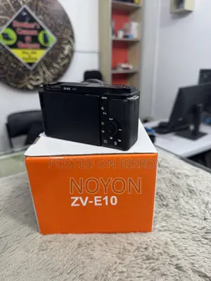 Sony ZV-E10 Super Fresh Body With Kit Lens