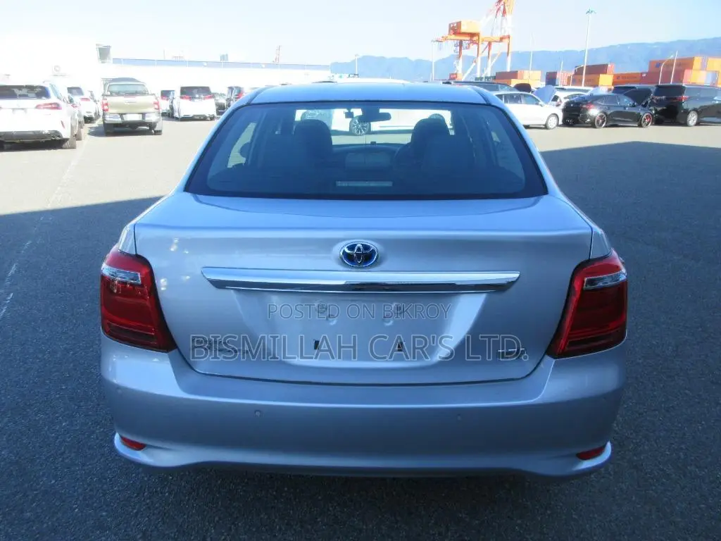 Toyota Axio 2021 Silver