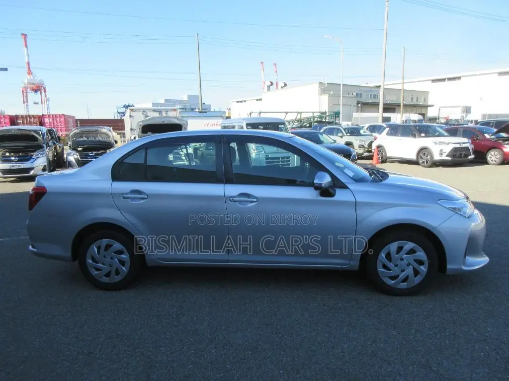 Toyota Axio 2021 Silver