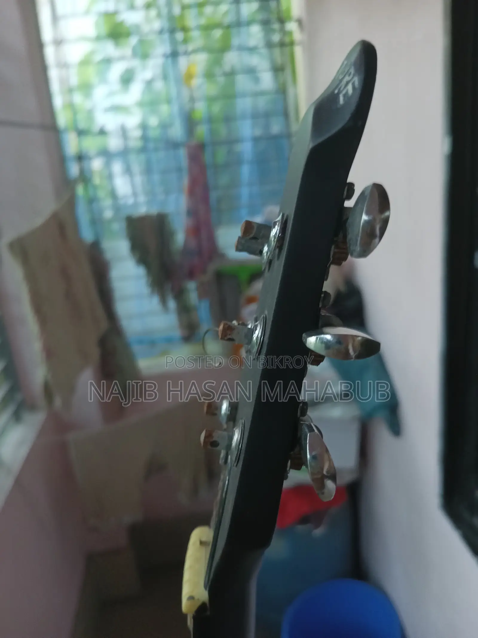 সিগনেচার ২৬৫ গিটার। জরুরি ভিত্তিতে গিটার বিক্রি | মেরামত/পার্টসে