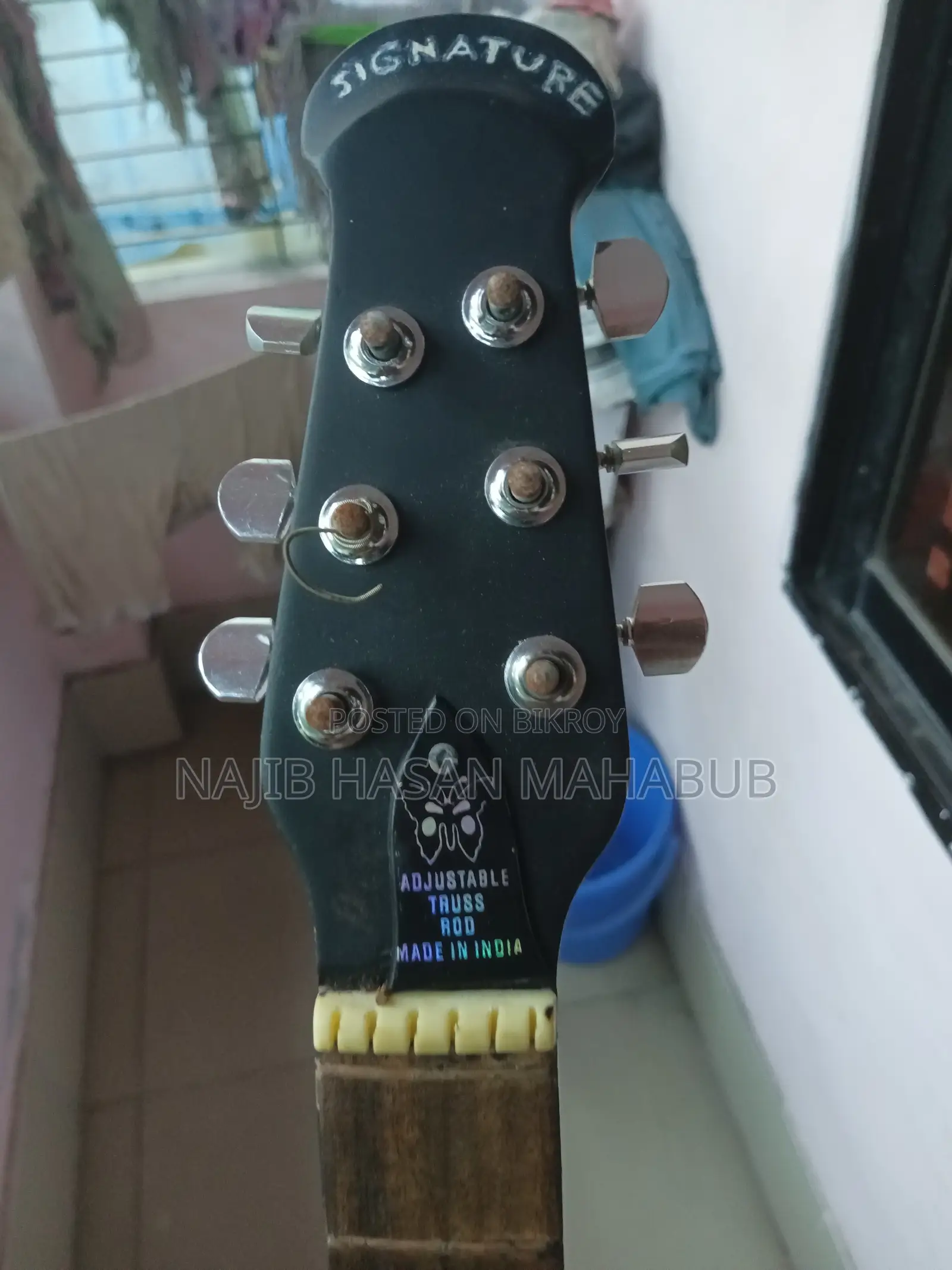 সিগনেচার ২৬৫ গিটার। জরুরি ভিত্তিতে গিটার বিক্রি | মেরামত/পার্টসে