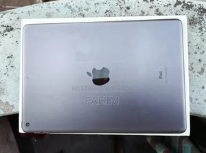 Apple iPad 9.7 64 GB Gray