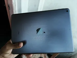 Apple iPad 9.7 64 GB Gray