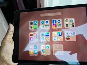 Apple iPad 9.7 64 GB Gray