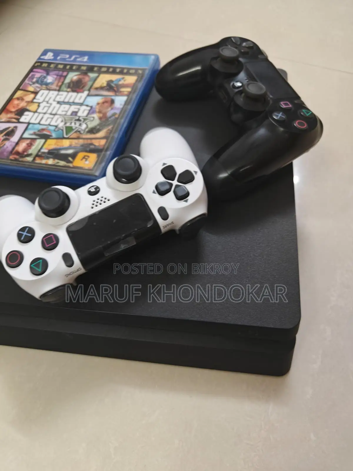 জিটিএ ৫ এবং ২টি কন্ট্রোলারের সাথে পিএস৪ স্লিম যার একটি অরিজিনাল এবং একটি দারাজ থেকে কেনা