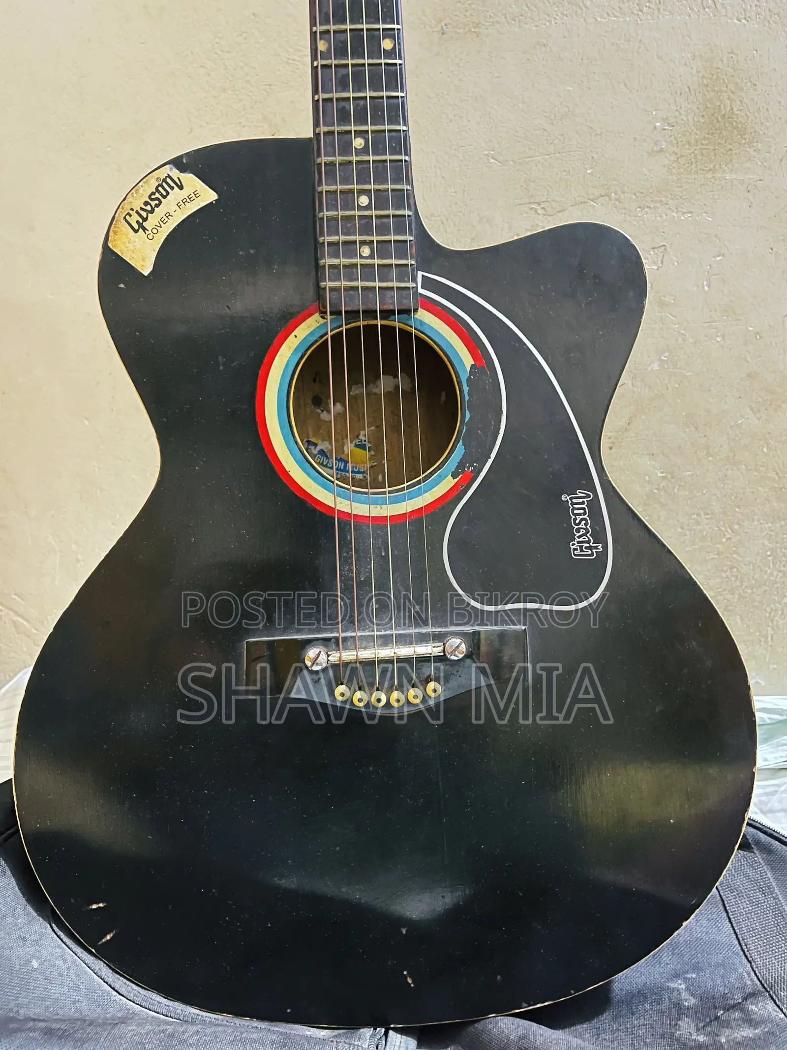 Acoustic Gibson Guitar