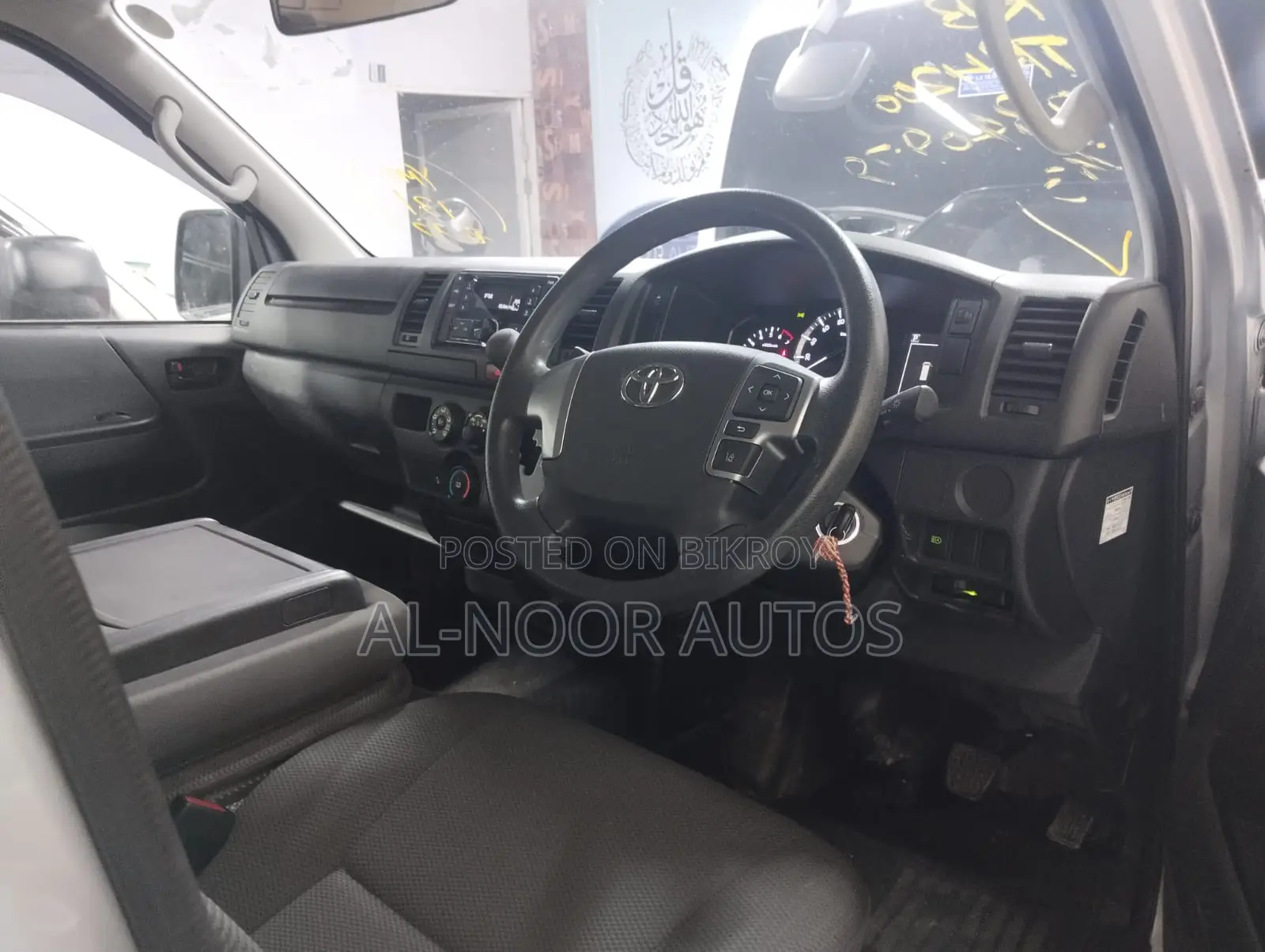 Toyota HiAce 2021 Silver