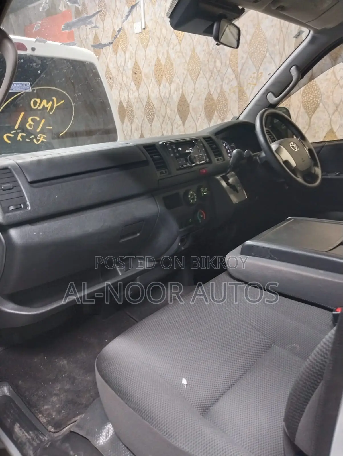 Toyota HiAce 2021 Silver