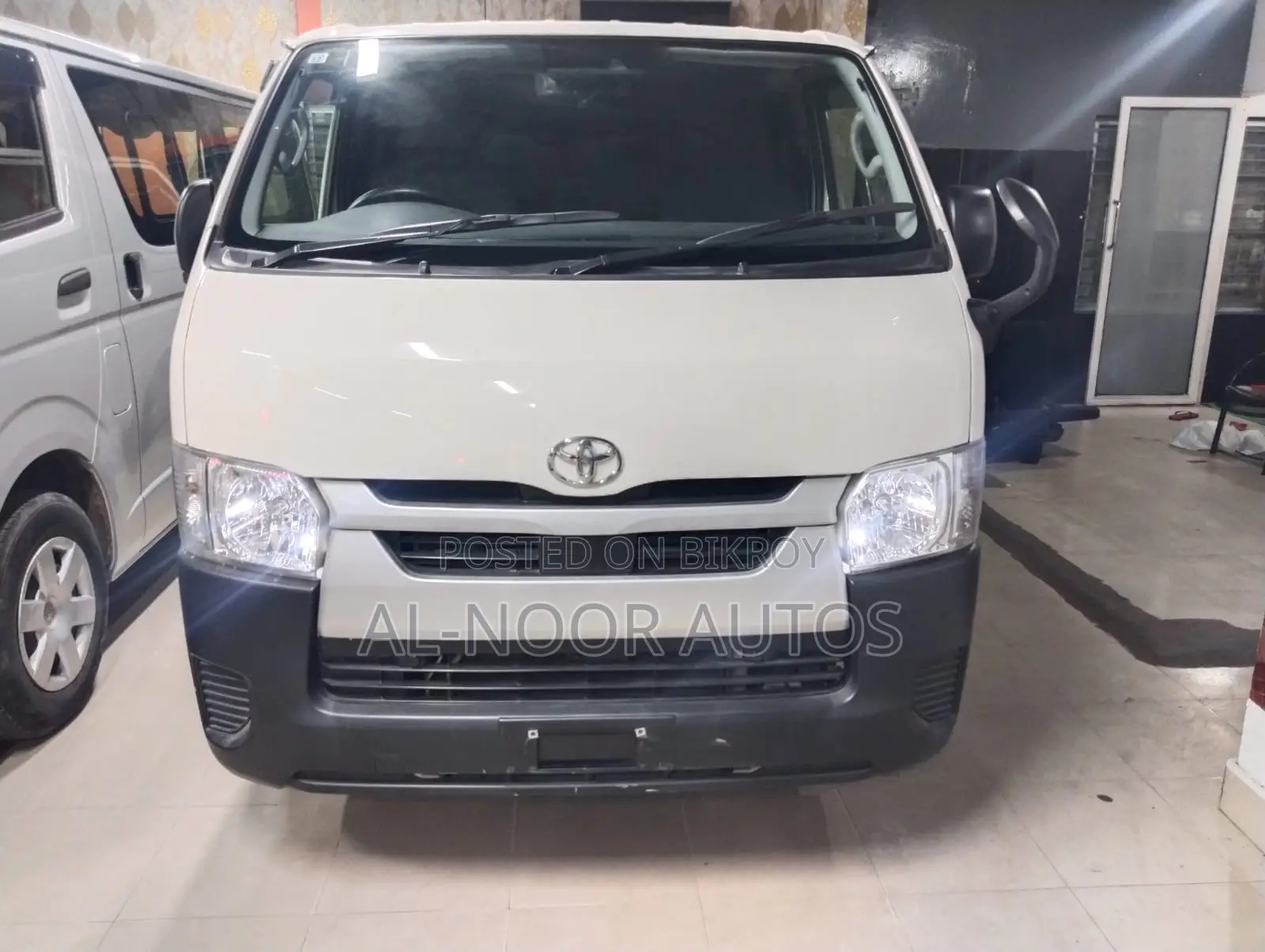Toyota HiAce 2021 White