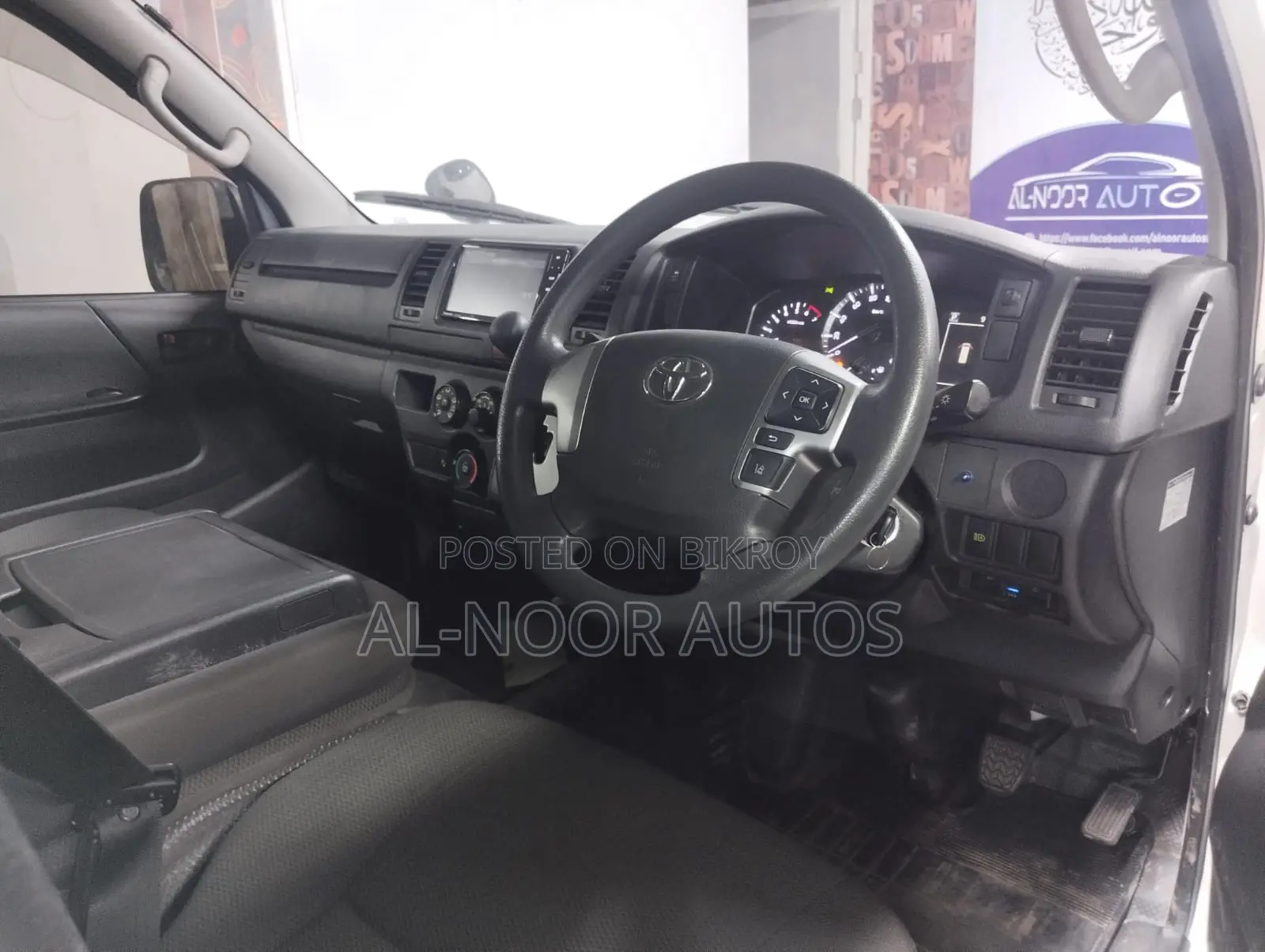 Toyota HiAce 2021 White