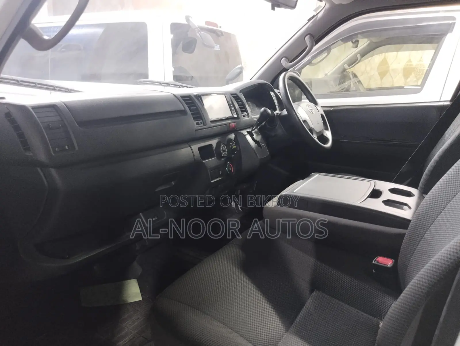 Toyota HiAce 2021 White
