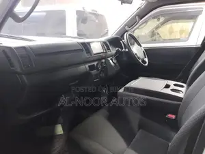 Toyota HiAce 2021 White