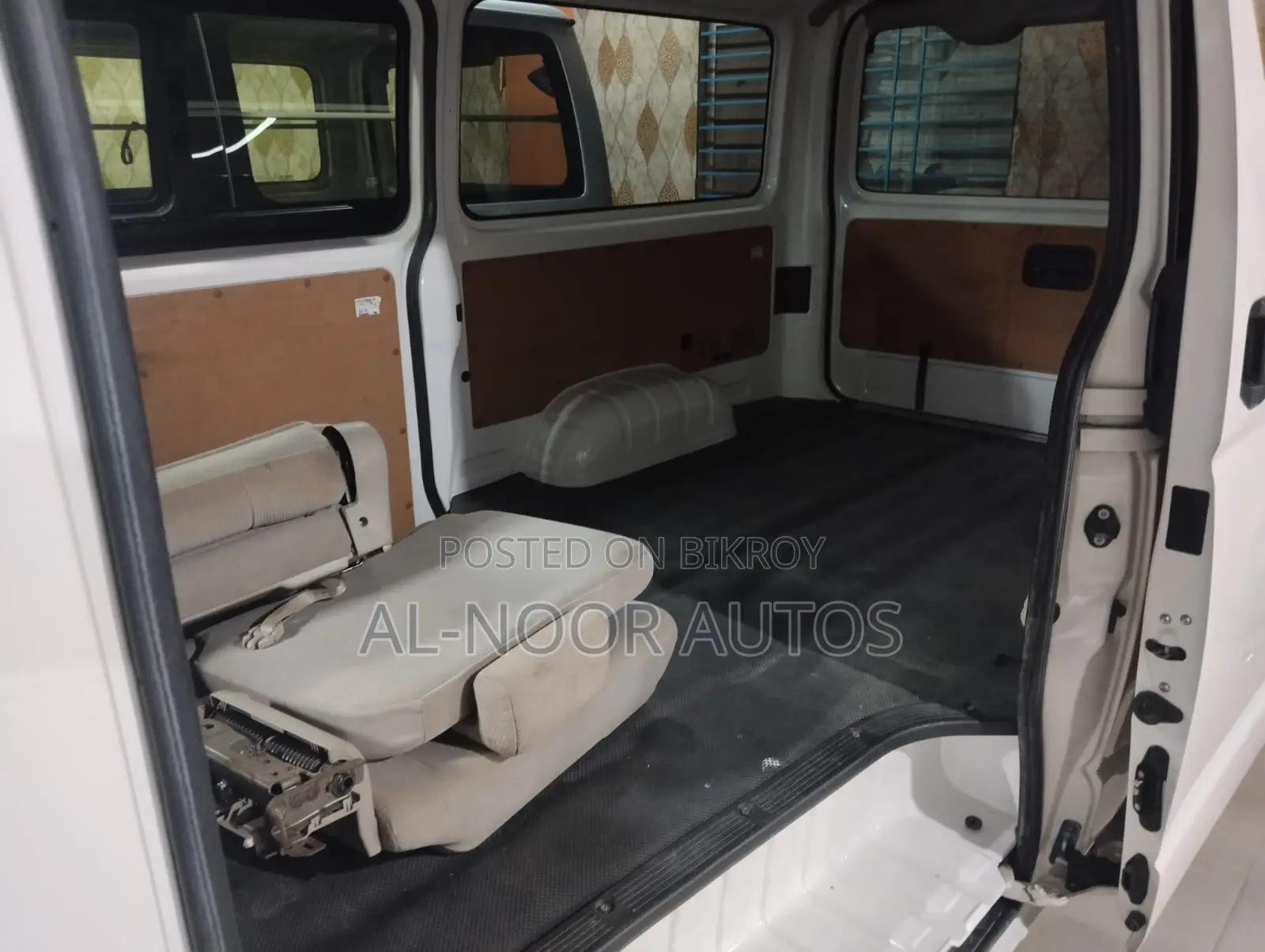 Toyota HiAce 2021 White