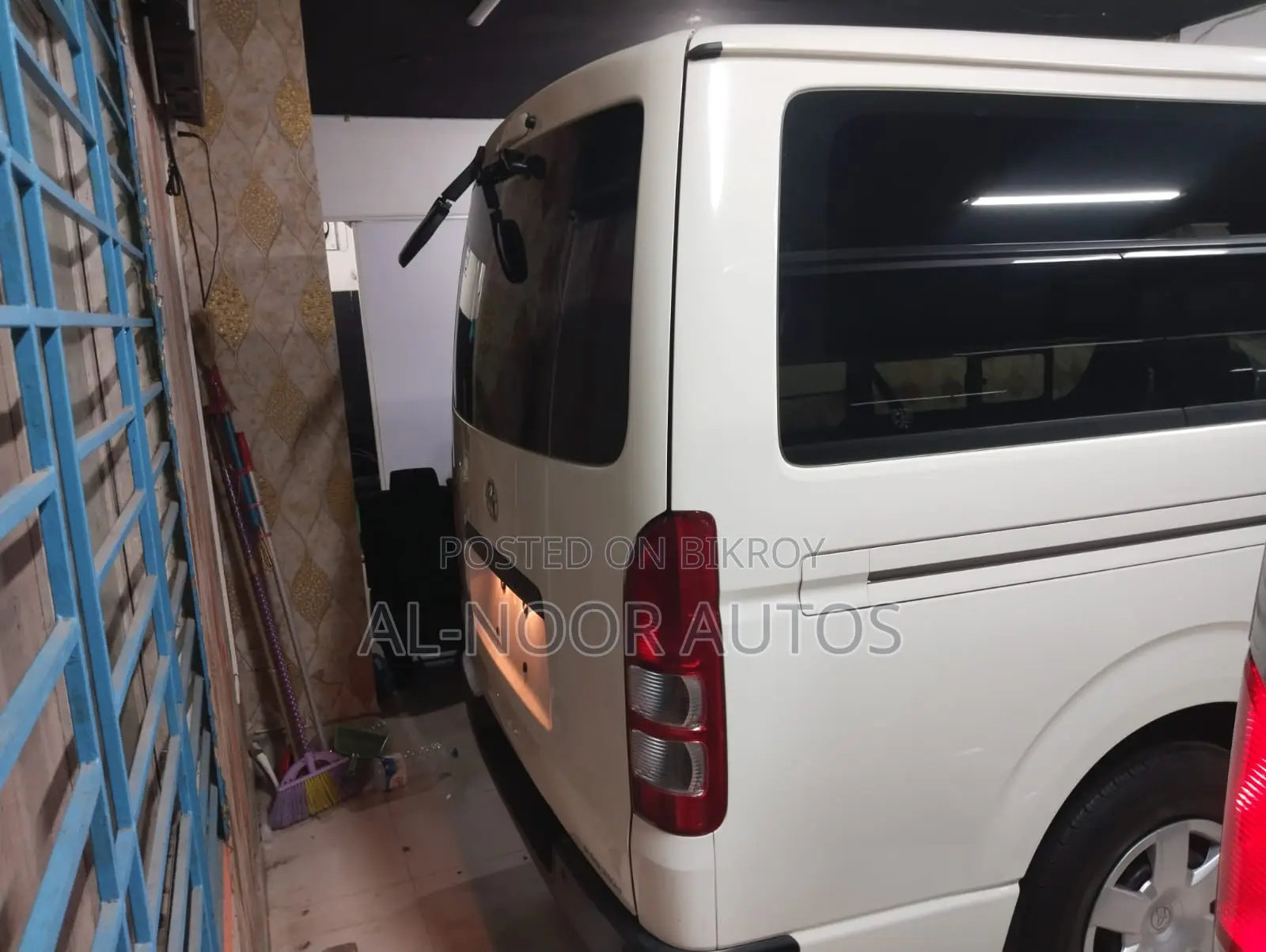 Toyota HiAce 2021 White