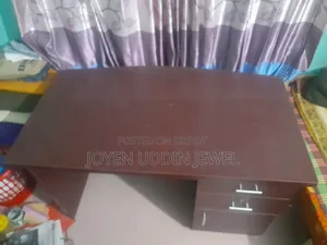 ডেস্ক/পড়ার টেবিল