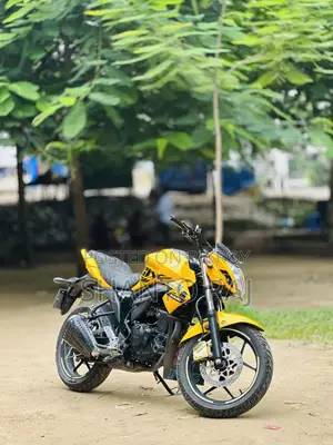 সুজুকি জিক্সার ২০২৪ হলুদ