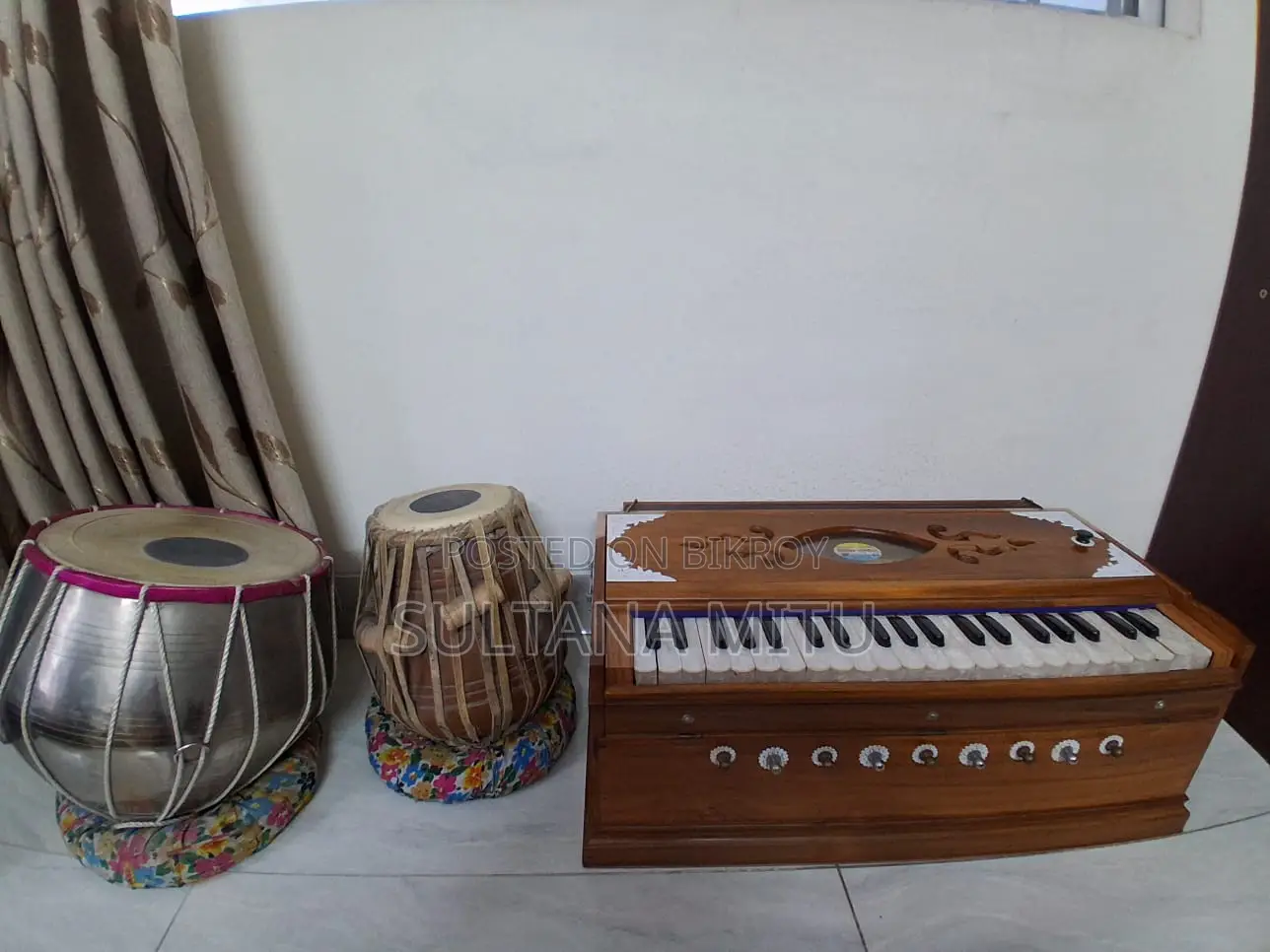হারমোনিয়াম এবং ঢুলি তবলি