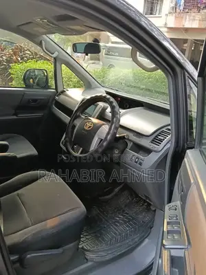Toyota Noah 2.0 143hp All-Wheel Drive (7 Seater) 2010 Gray