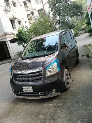 Toyota Noah 2.0 143hp All-Wheel Drive (7 Seater) 2010 Gray