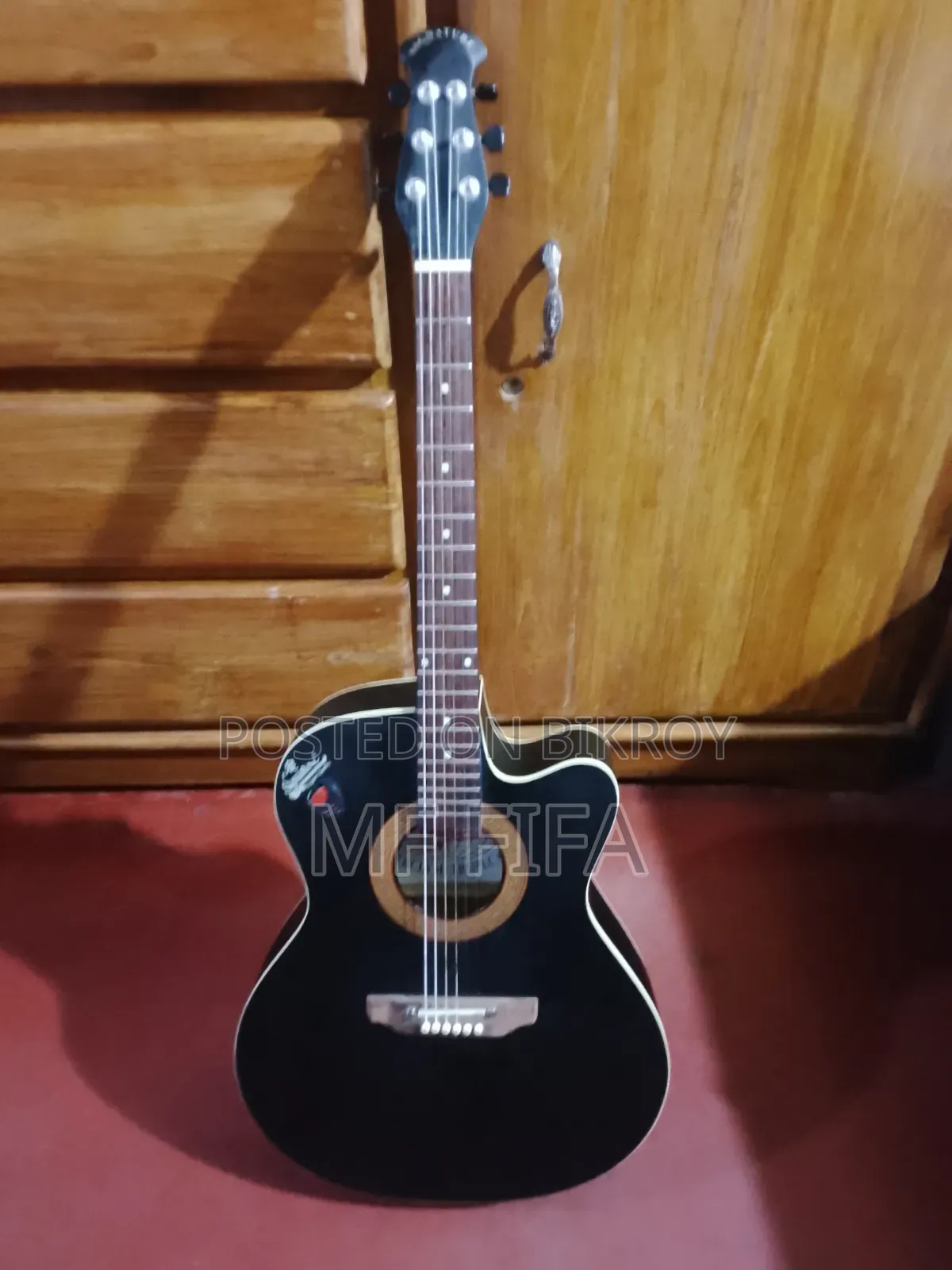 গিটার মাত্র ৩০০০
