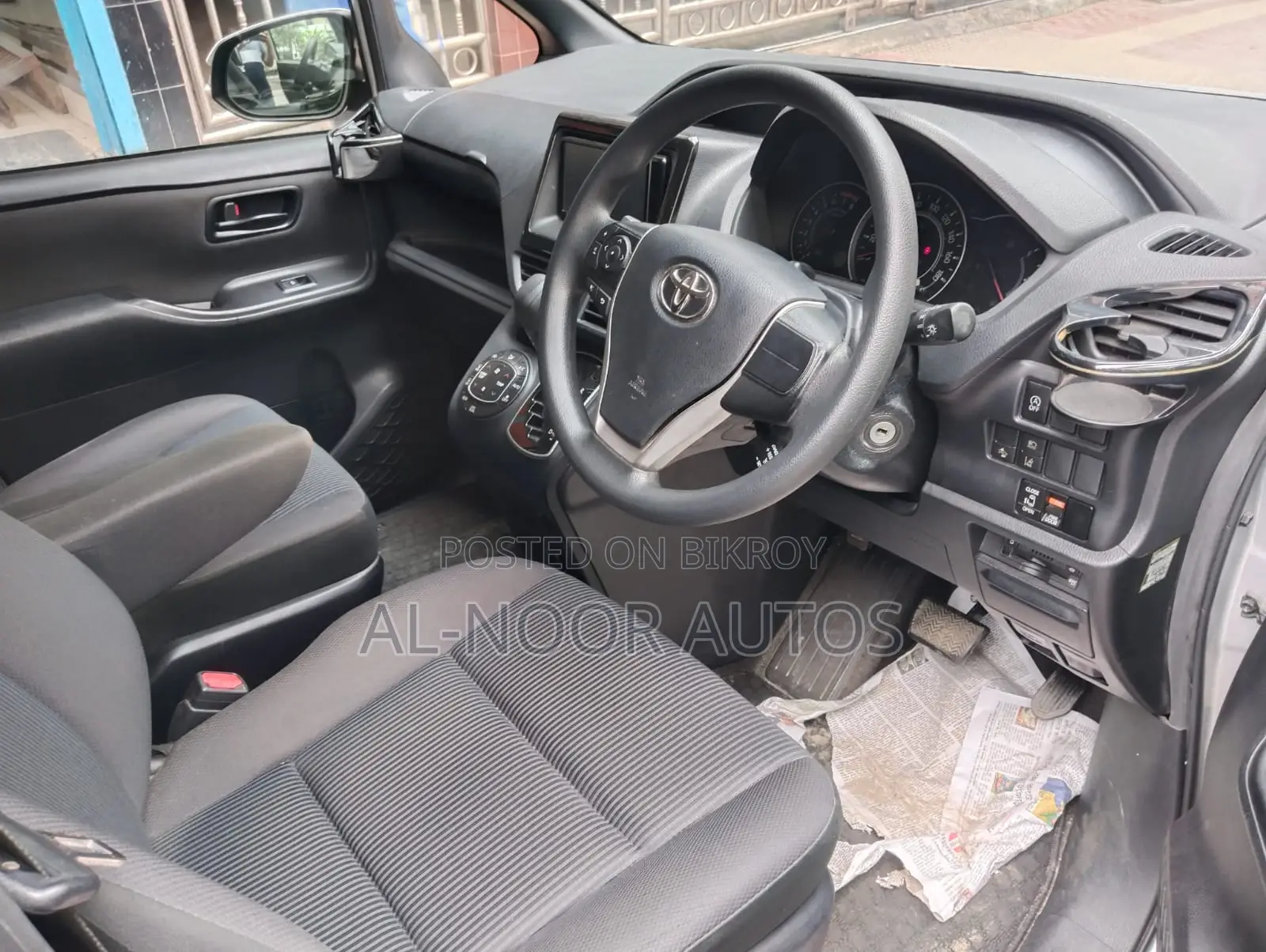 Toyota Noah 2.0 FWD (8 Seater) 2021 Silver