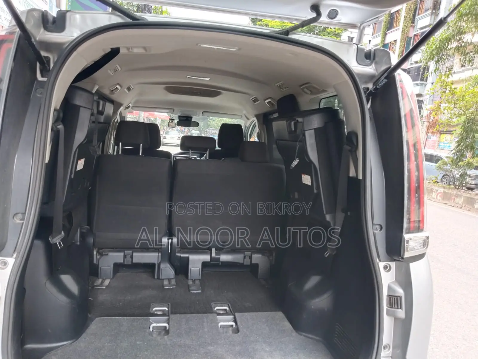 Toyota Noah 2.0 FWD (8 Seater) 2021 Silver