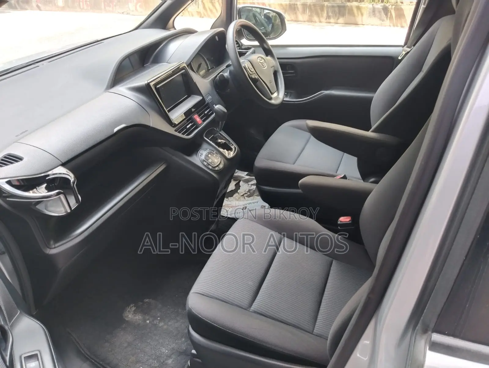 Toyota Noah 2.0 FWD (8 Seater) 2021 Silver