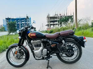 রয়াল এনফিলড ক্লাসিক ৩৫০ ২০২৫ ব্ল্যাক