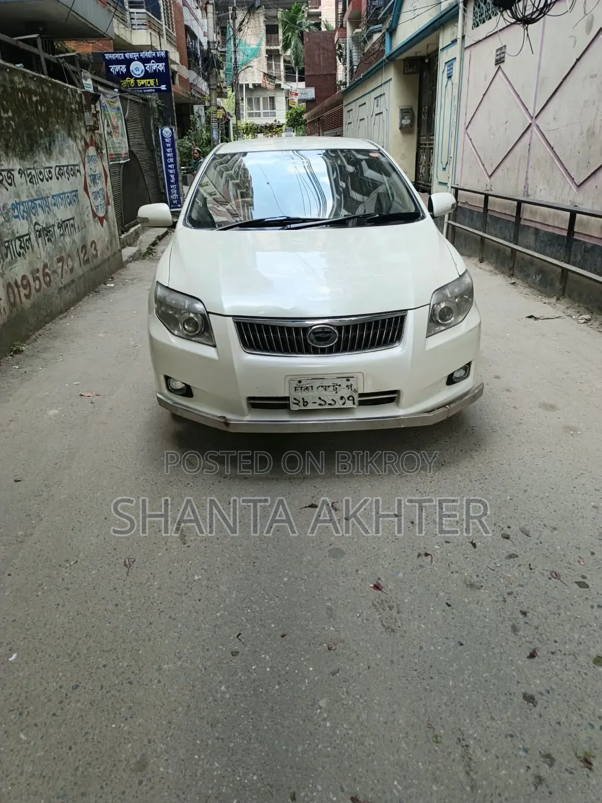 টয়োটা এক্সিও ২০১২ অফ হোয়াইট