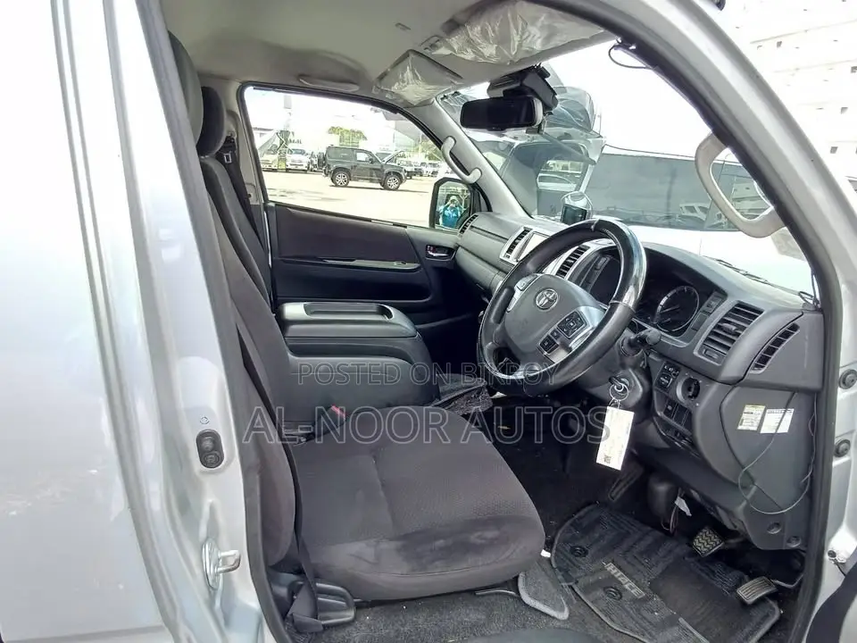 Toyota HiAce 2021 Silver