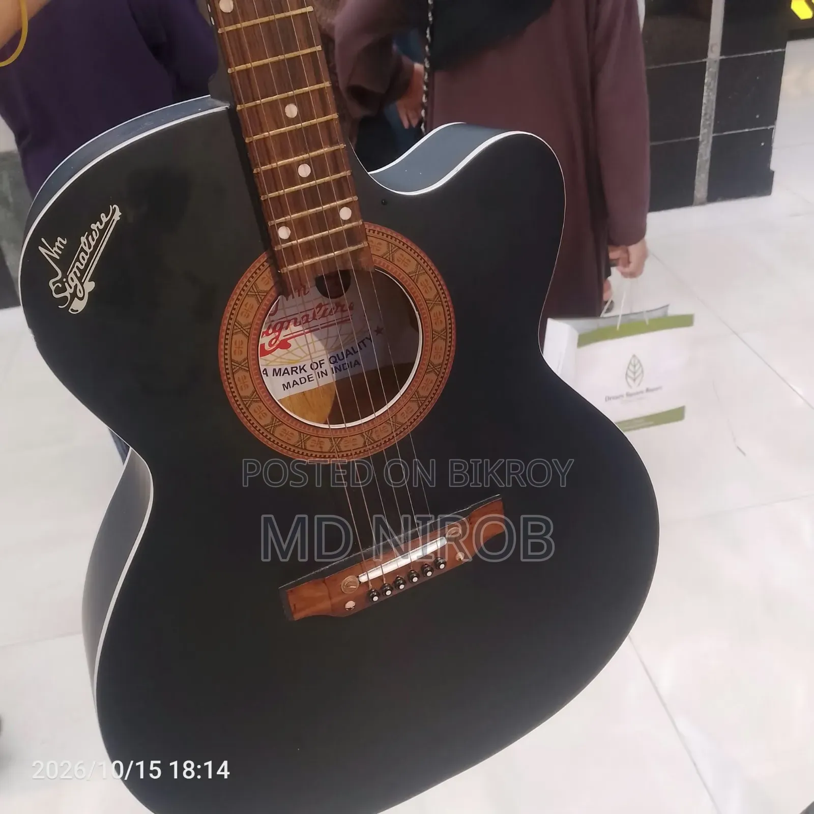 সিগনেচার গিটার